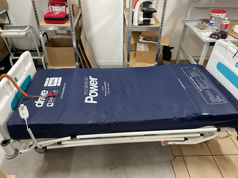 lit-medical-sidhil-innov8-low-avec-matelas-hopital.jpg