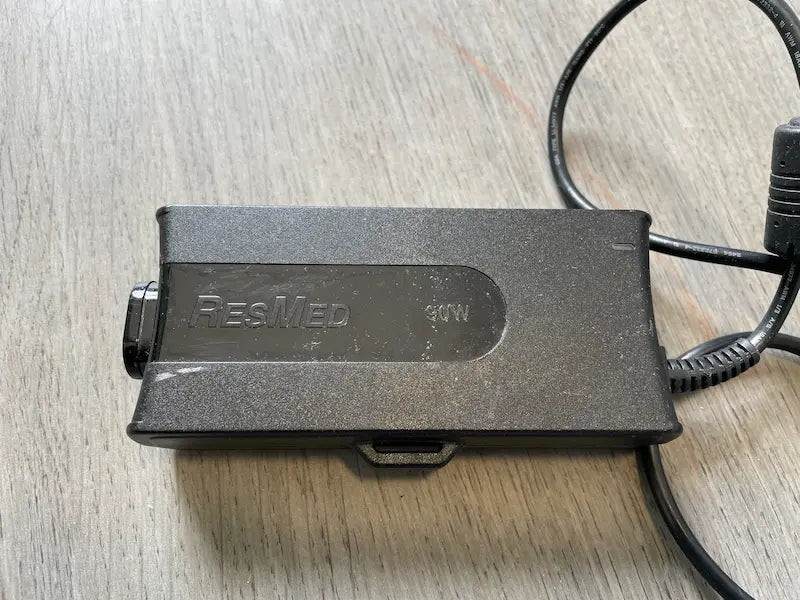 adaptateur-resmed-369102-chargeur-secteur-appareil-s9.jpg