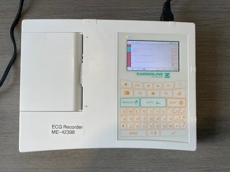 cardioline-ar1200view-enregistreur-ecg-compact-sacoche.jpg
