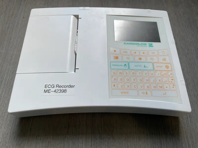 cardioline-ar1200view-enregistreur-ecg-compact-sacoche.jpg