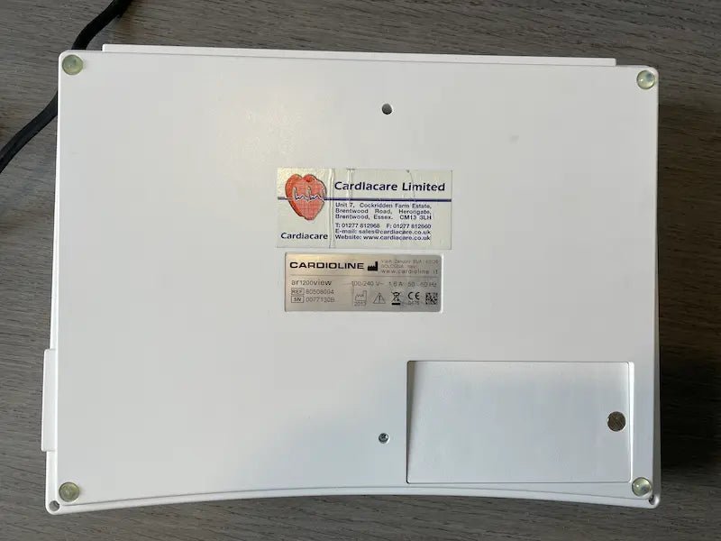 cardioline-ar1200view-enregistreur-ecg-compact-sacoche.jpg