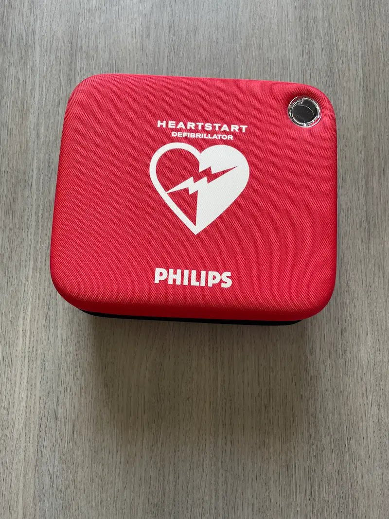 Défibrillateur Philips HeartStart HS1 – Appareil de Réanimation Cardiaque Semi - Automatique ( en Anglais ) - SelfiMed EUDéfibrillateur Philips HeartStart HS1 – Appareil de Réanimation Cardiaque Semi - Automatique ( en Anglais )Defibrillator