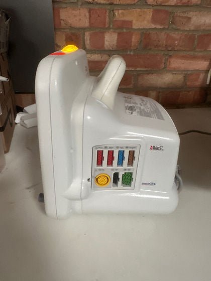 ge-dash-4000-moniteur-patient-soins-intensifs-surveillance.jpg
