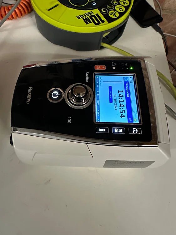 resmed-stellar-100-cpap-appareil-de-pression-positive-continue-avec-technologie-avaps.jpg